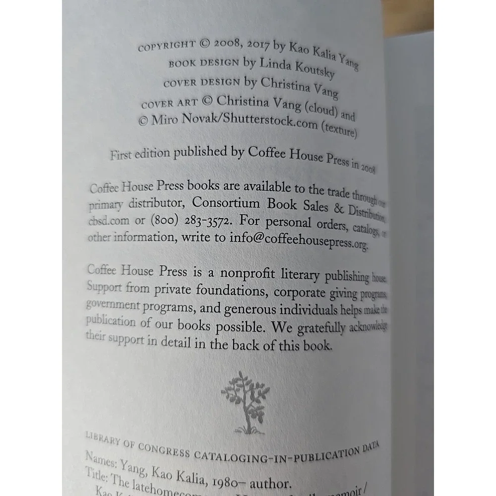 The Latehomecomer : A Hmong Family Memoir Paperback Kao Kalia Yan